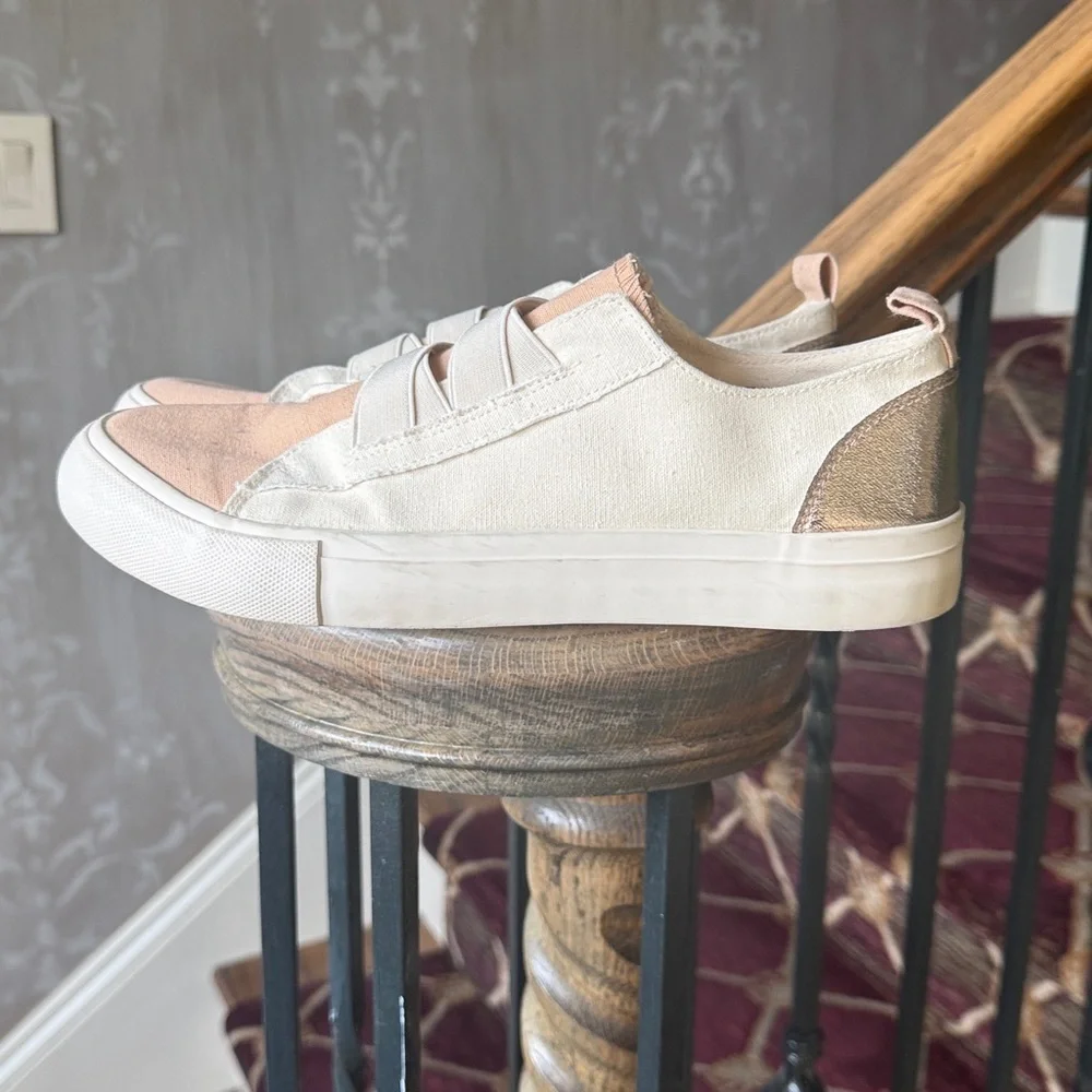 SERRA SPORT ladies slip on sneakers excellent condition, size 10
